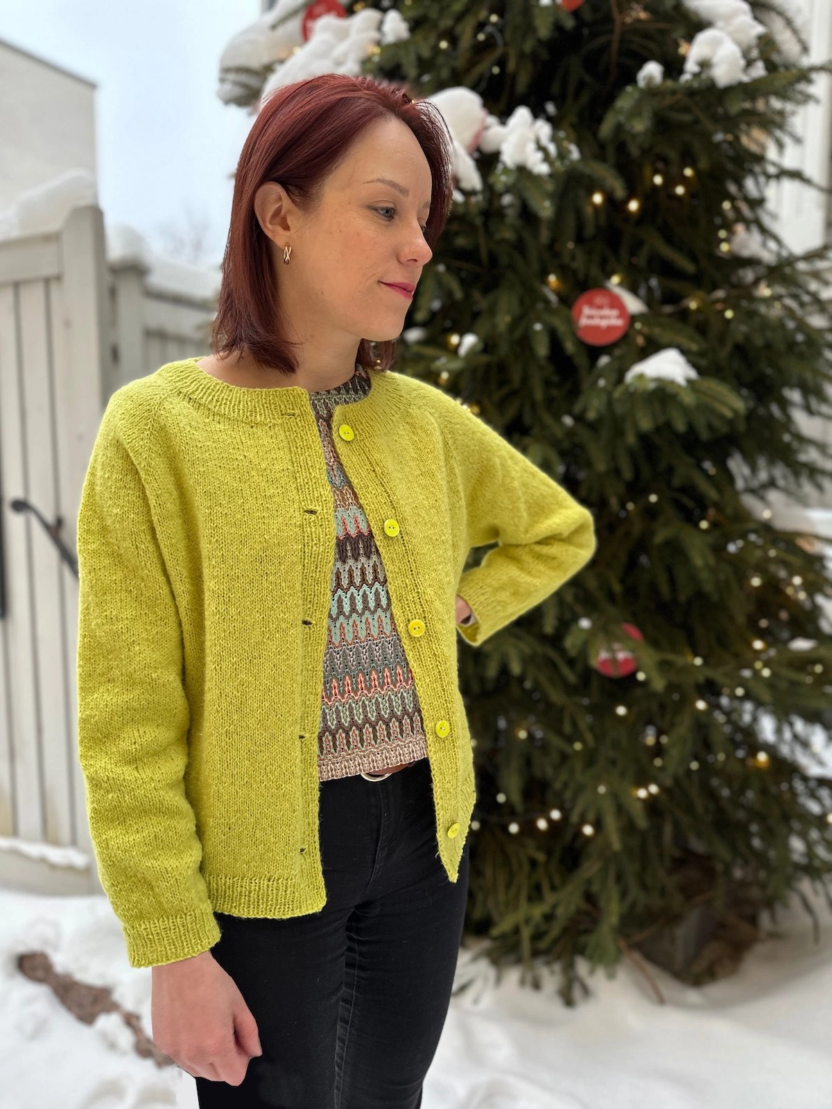 Juntu Light Cardigan fingering weight yarn, free pattern