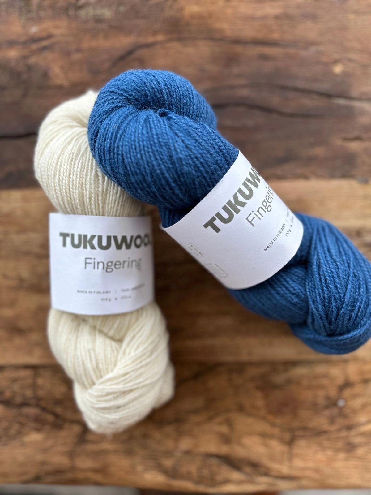 Tukuwool Fingering, 100 g suomalainen villalanka, sake valkoinen ja virta sininen